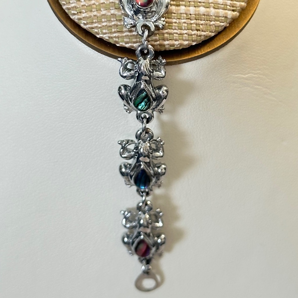 Silver tone-Genuine Abalone shell frog bracelet, Each frog has oval on its back